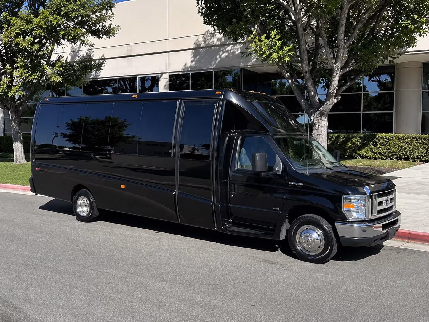 20 Passenger Party Bus Exterior