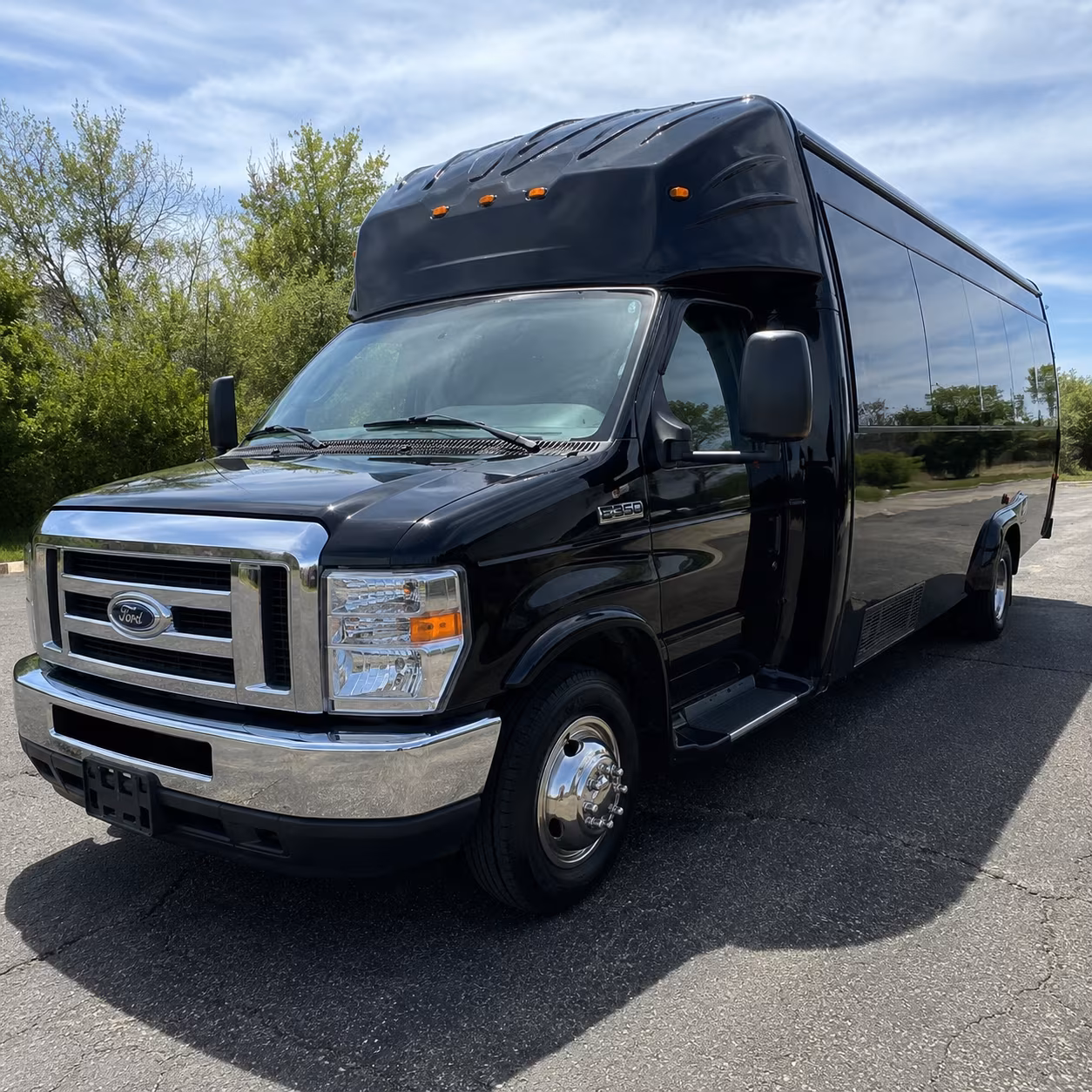 Aurora Winery Tour & Pub Crawl Transportation party bus exterior