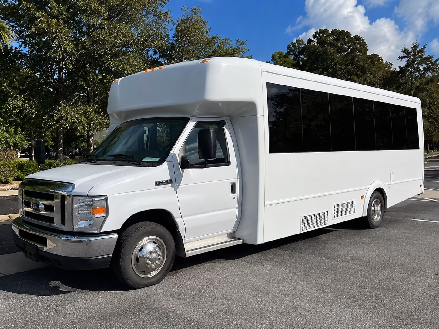 Aurora Winery Tour & Pub Crawl Transportation party bus exterior