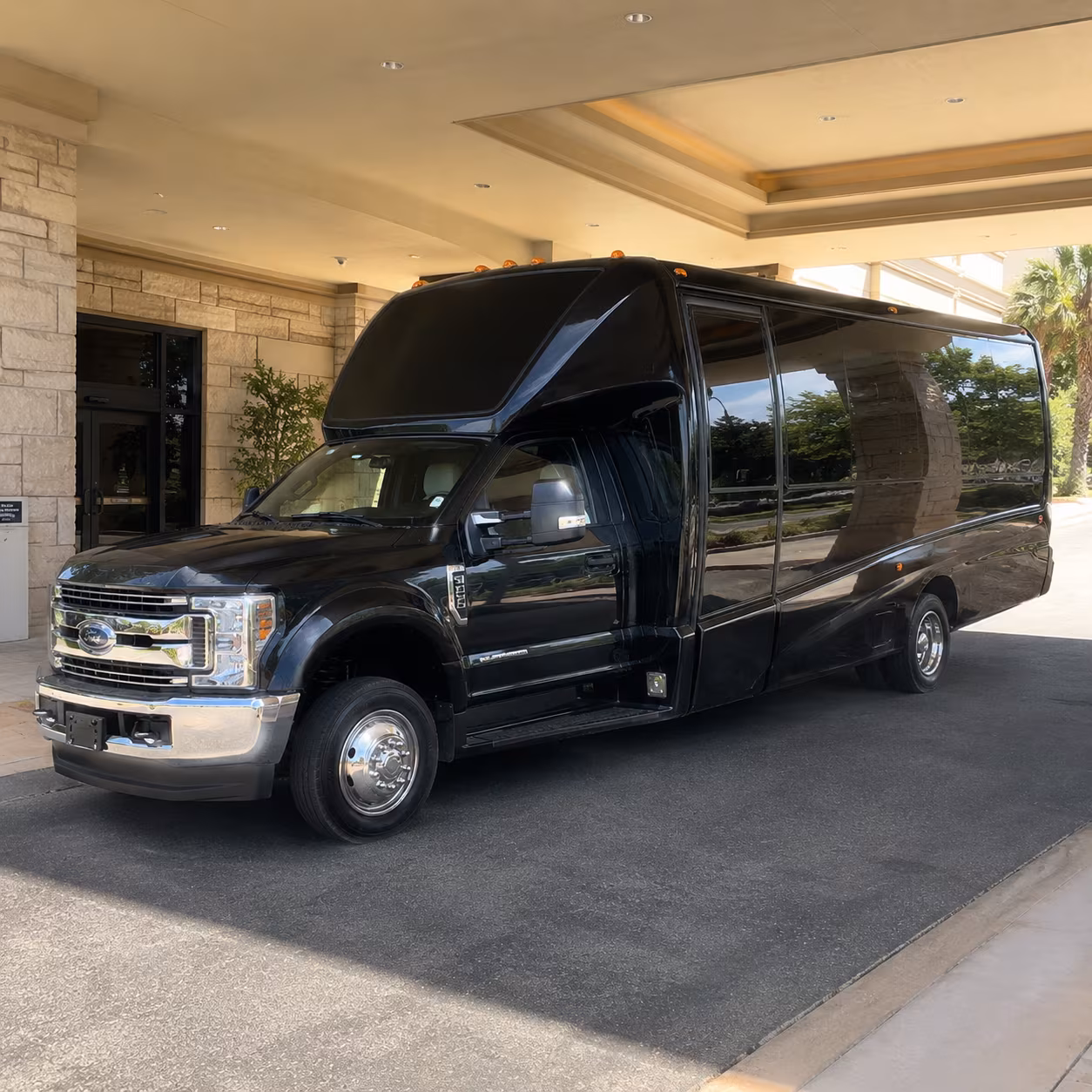 Aurora Winery Tour & Pub Crawl Transportation