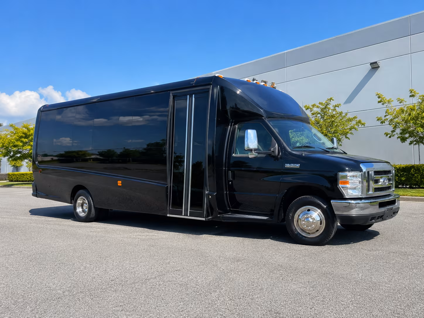 Aurora Winery Tour & Pub Crawl Transportation